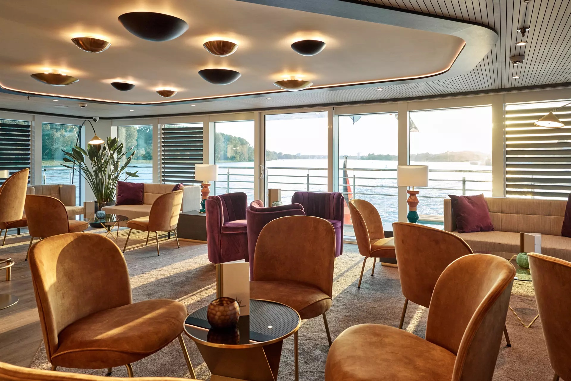 Amadeus River Cruises, Amadeus Riva, Amadeus Club.jpg